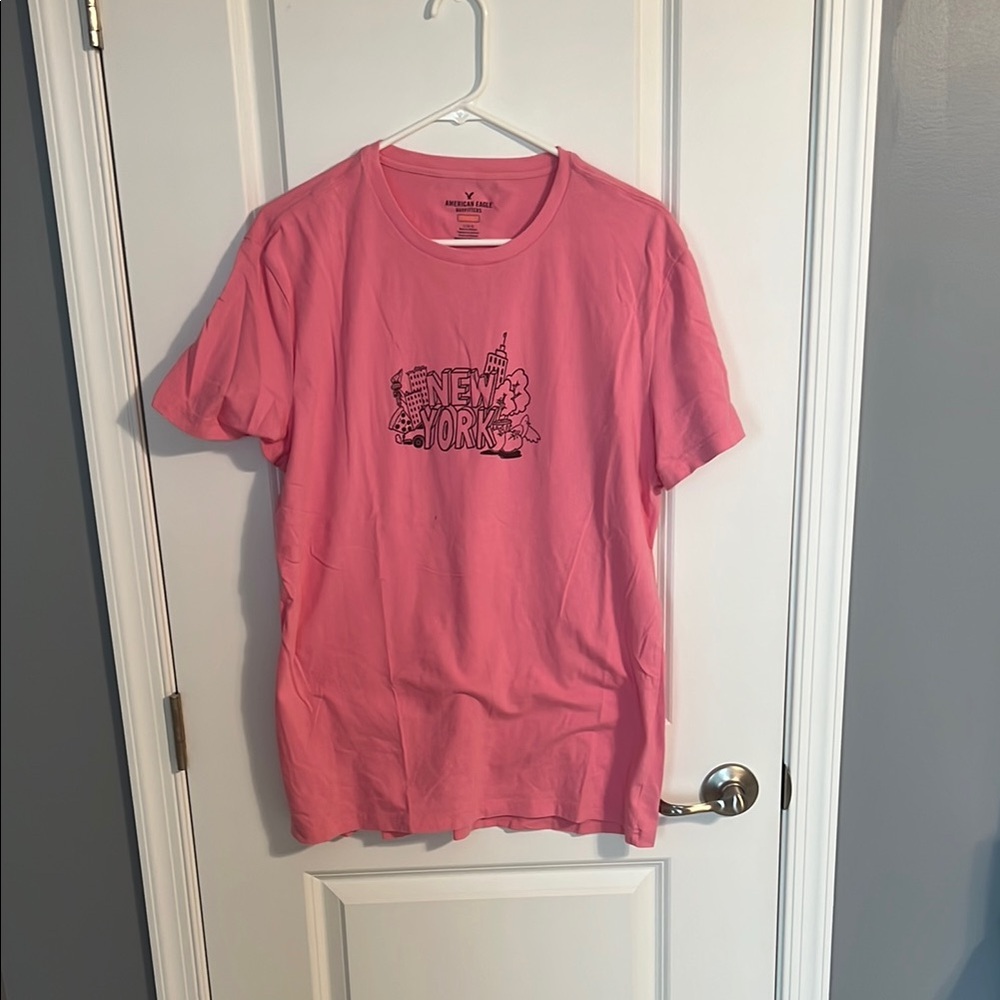 USED AEO Men’s Large Pink New York Graphic T-Shirt